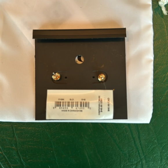 New Coach Safety Pin Stud Earrings Gold Earrings with Pouch cv282 - Picture 2 of 2